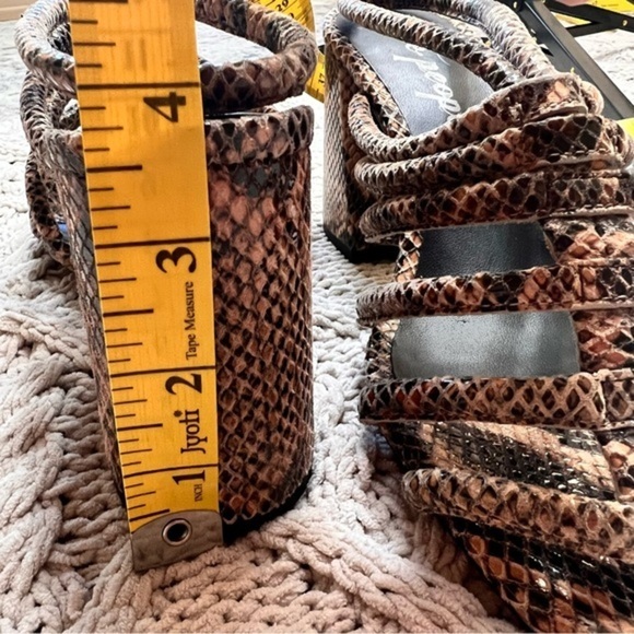 FREE PEOPLE Colette Cinched Heel in Python Size 39 NWOT - Picture 4 of 9
